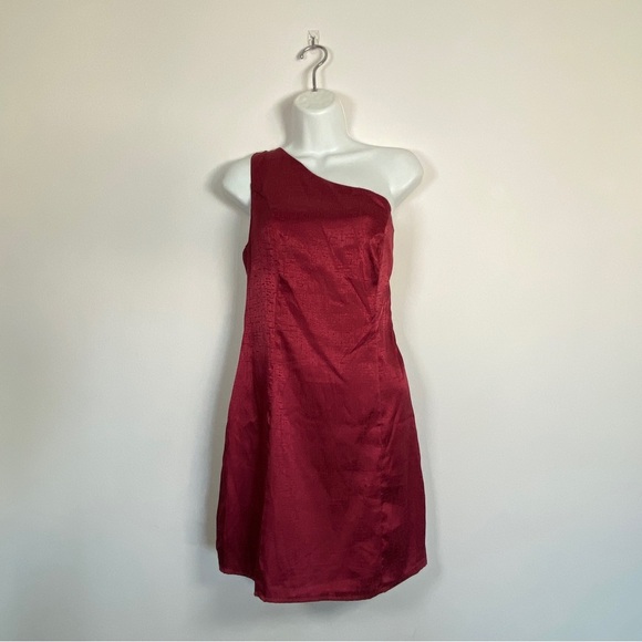 Lulu’s Lisette Burgundy Satin One-Shoulder Mini Dress - Picture 4 of 6